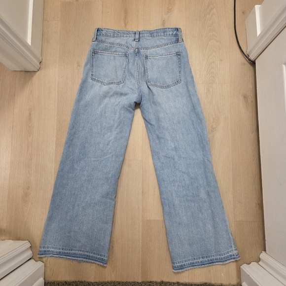 Old Navy Light Wash High Rise Baggy Wide Leg Distressed Raw Hem Jeans Size 6 - Picture 2 of 7